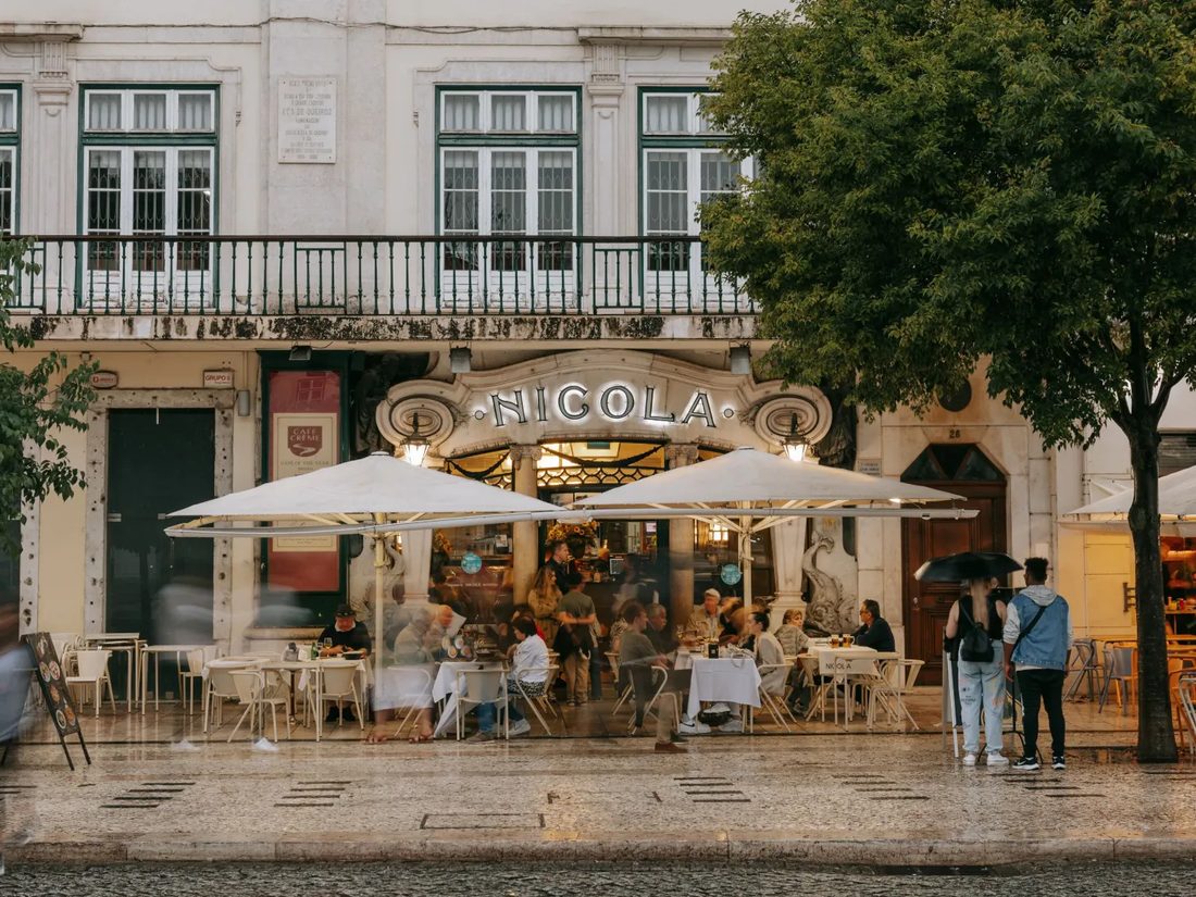 Shophouses and restaurants in Lisbon